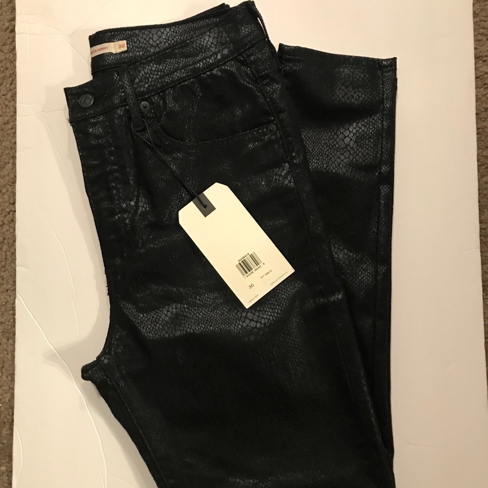 Women’s Levi’s high waist snake skin print pants
